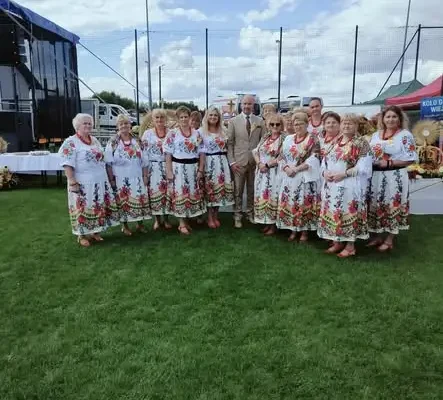 Dożynki Gminne w Wólce Niedźwiedziej: KGW Rakszawa-Mościny z wieńcem i śpiewem