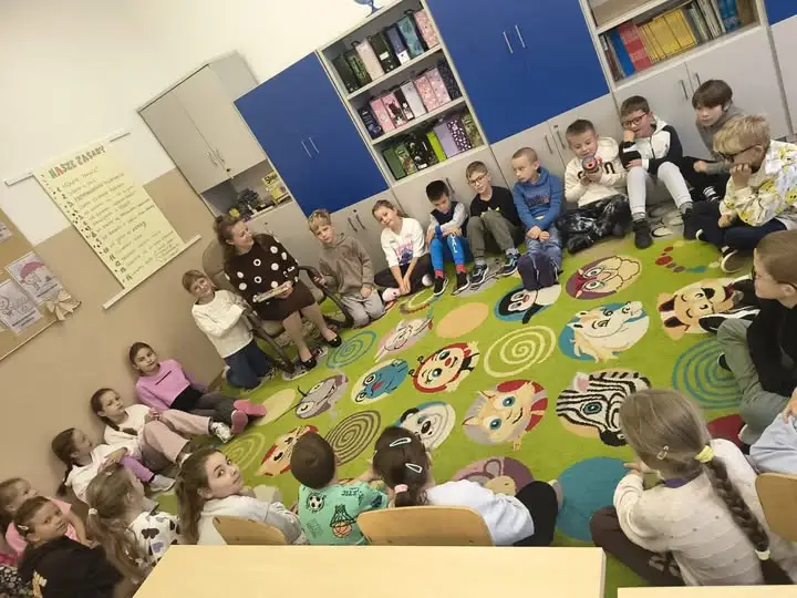 Rodzic czyta – dzieci słuchają! Wyjątkowe spotkanie w klasie