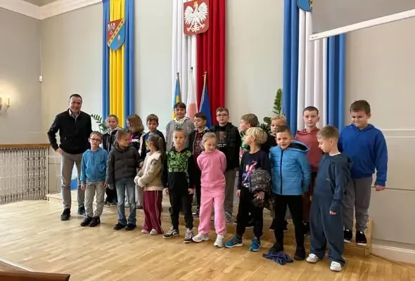 Uczniowie z Białobrzegów odwiedzili urząd miasta – lekcja samorządności w praktyce