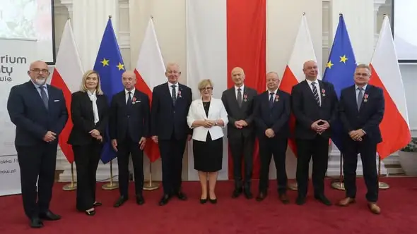 Wójt Gminy Białobrzegi Franciszek Masłoń odznaczony Medalem Komisji Edukacji Narodowej