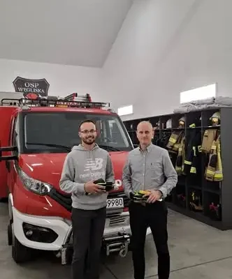Strażacy z Węglisk dziękują firmie TOM-BUD za sprzęt ratowniczy
