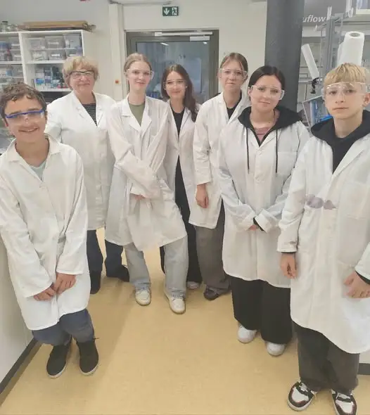 Młodzież z Polski bada mikroplastik w wodach podczas wymiany w Niemczech