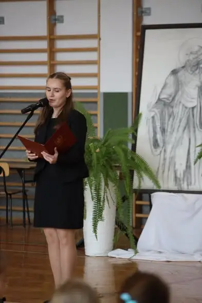 Dzień Edukacji Narodowej w szkole – akademia, występy i stypendia dla uczniów
