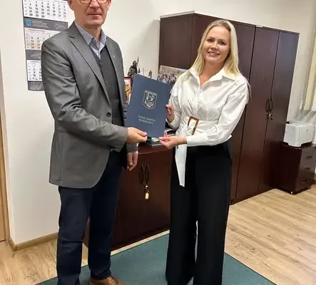 Ewelina Kruk z Węglisk została nauczycielką mianowaną – akt wręczono w Rakszawie