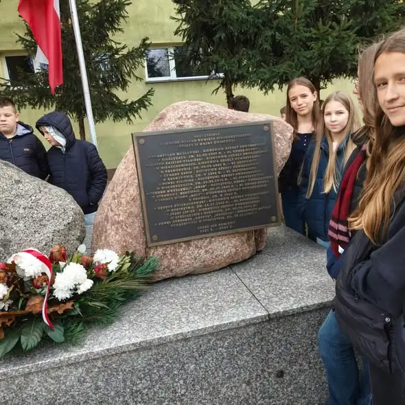 Białobrzescy uczniowie oddali hołd bohaterom w akcji #SzkołaPamięta